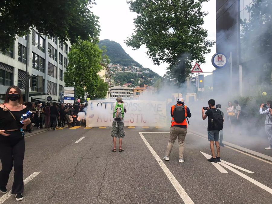 Die Demonstration in Lugano kommt in einem Quartier zum Stillstand.