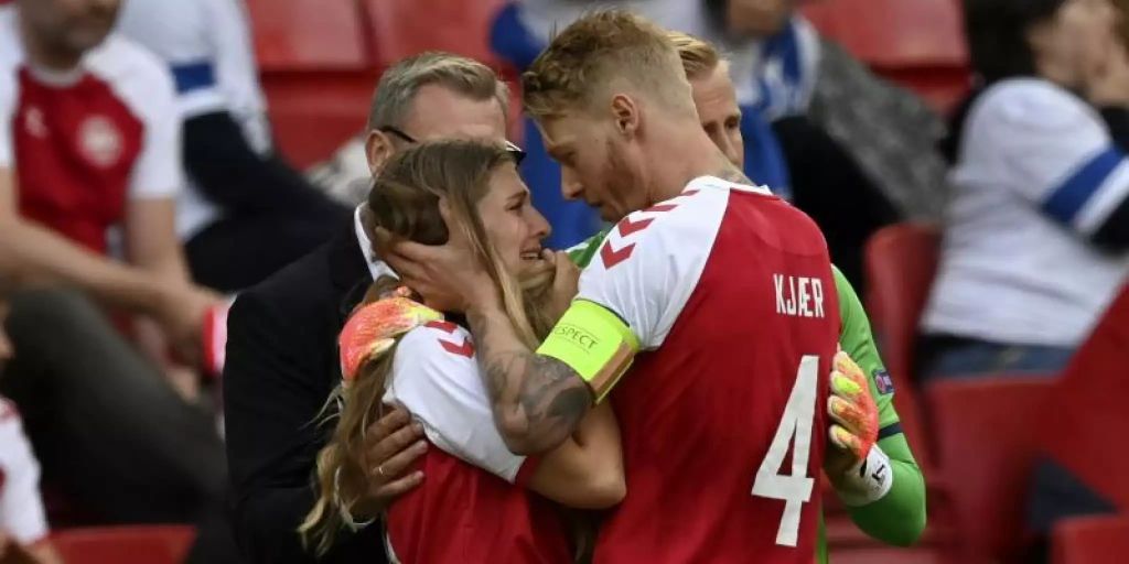 Helfer, Tröster, Freund: Dänemarks Kjaer als Held gefeiert