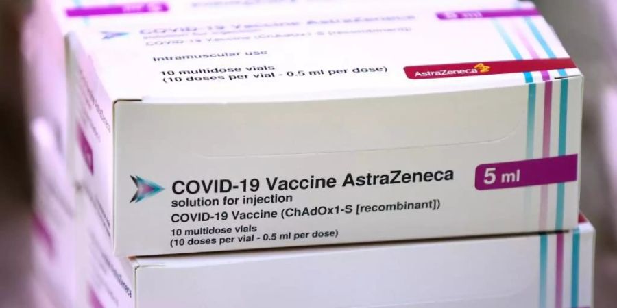 Erst Astrazeneca, dann Biontech/Pfizer: Laut einer Charité-Auswertung ist diese Kombination sowohl verträglich, als auch wirksam. Foto: Gareth Fuller/PA Wire/dpa
