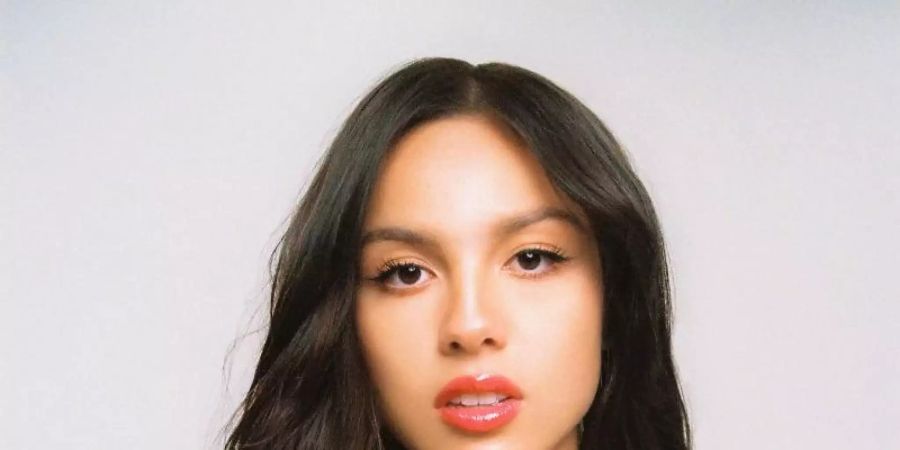 Die Sängerin Olivia Rodrigo landete mit «Sour» an der Spitze der US-Albumcharts. Foto: -/Credit Universal Music/dpa
