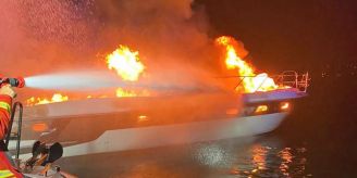 Pfäffikon SZ - Boot nach Brand gesunken