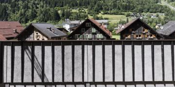 Lastwagen streift Lärmschutzwand