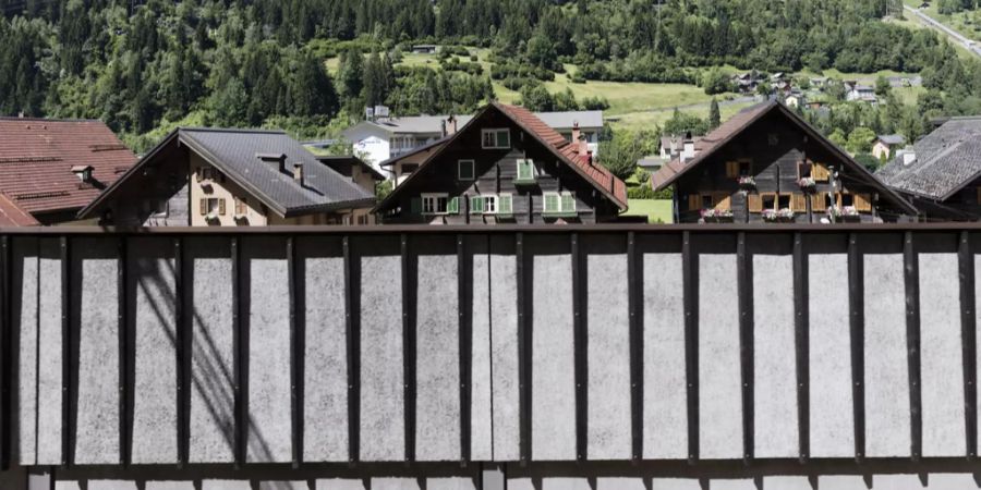 Lastwagen streift Lärmschutzwand