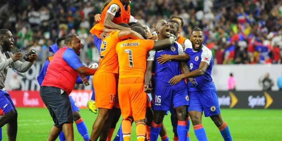 Die haitianische Fussballnationalmannschaft feiert nach dem 3:2-Sieg über Kanada. Foto: Kevin Langley/CSM via ZUMA Wire