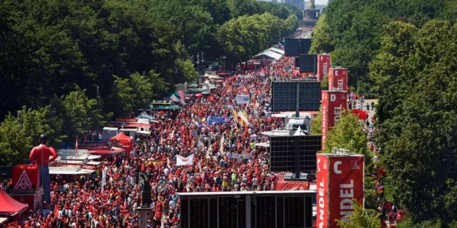 Mehr als 50.000 Menschen nahmen auf der Kundgebung in Berlin teil. Foto: Gregor Fischer