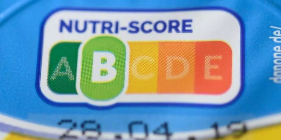 Auf einer Packung Joghurt ist der sogenannte «Nutri-Score» zu sehen. Foto: Christophe Gateau