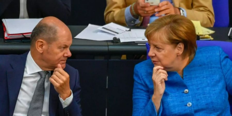 Olaf Scholz (SPD) und Angela Merkel (CDU)
