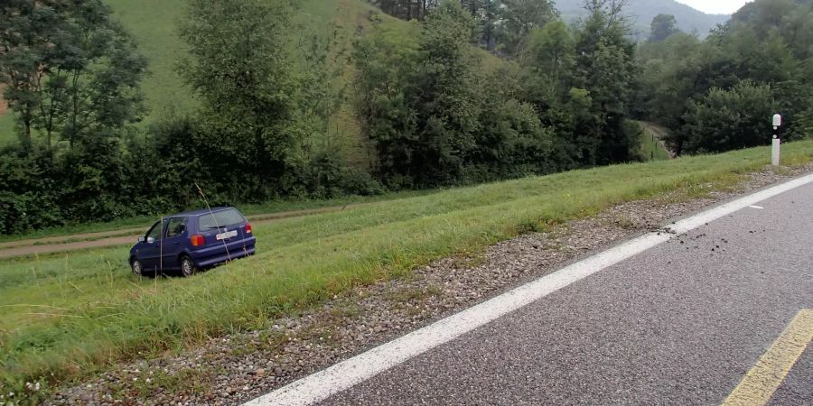 Schleuderunfall auf nasser Fahrbahn