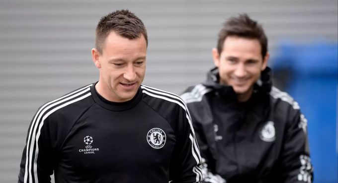 John Terry (li.) und Frank Lampard in gemeinsamen Chelsea-Zeiten in der Premier League. Lampard Terry Premier League