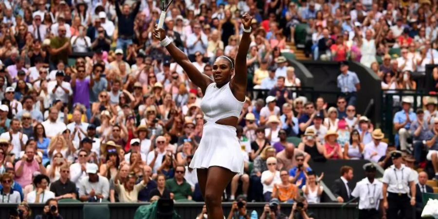 Serena Williams jubelt über ihren Sieg im Viertelfinale gegen Alison Riske. Foto: Victoria Jones/PA Wire