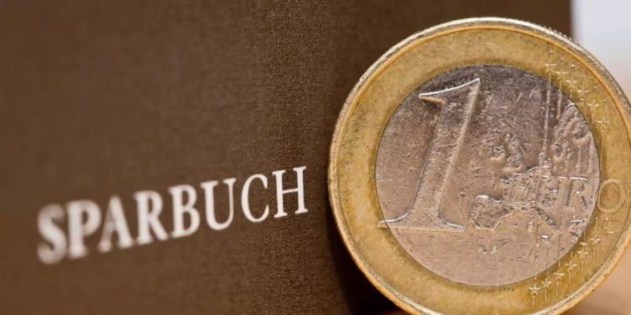 Sparen nimmt für deutsche Verbraucher einer Umfrage zufolge wieder einen höheren Stellenwert ein. Foto: Daniel Karmann