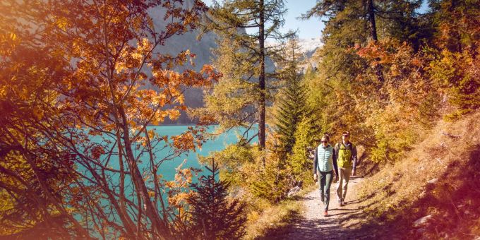 Geniessen Sie den Herbst im Wallis mit einer Wanderung. Wallis