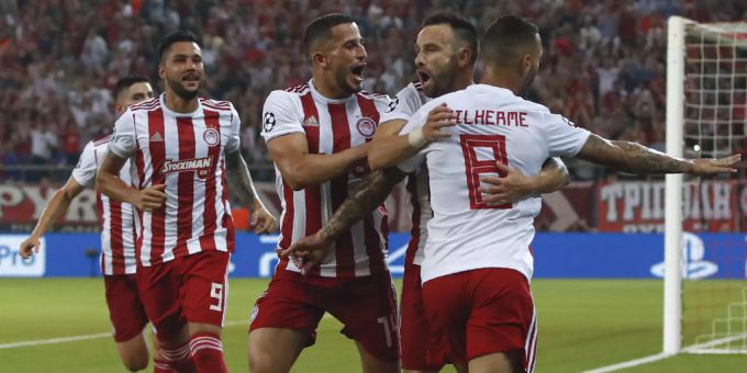 Piräus gleicht die Partie in Person von Mathieu Valbuena aus. tottenham