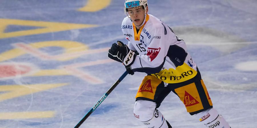 Gregory Hofmann, von 2007 bis 2012 ein Junior Ambris, entscheidet für den EVZ die Partie in Ambri (4:3)