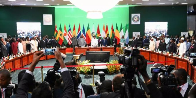 Die Militärchefs der Ecowas bei einem Sondergipfel in Burkina Faso. Die Militärchefs der Ecowas bei einem Sondergipfel in Burkina Faso.