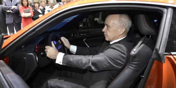 Ueli Maurer im Auto-Simulator während dem Internationalen Automobil-Salon Genf. Ueli Maurer