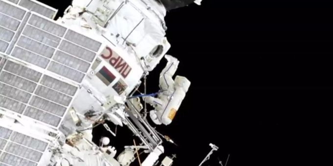 Ein Videostandbild zeigt Kommandeur Oleg Kononenko aus Russland bei dem Ausseneinsatz. Foto: NASA/AP Ein Videostandbild zeigt Kommandeur Oleg Kononenko aus Russland bei dem Ausseneinsatz. Foto: NASA/AP