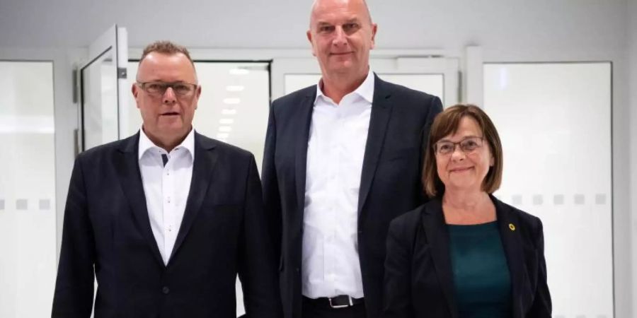 Bereit zu Koalitionsverhandlungen: Dietmar Woidke (M.), Ministerpräsident und Brandenburger SPD-Chef, Grünen-Fraktionschefin Ursula Nonnemacher und Michael Stübgen, kommissarischer Vorsitzender der CDU Brandenburg. Foto: Soeren Stache