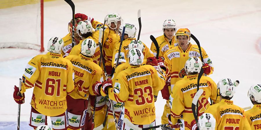 Sieg nach Penaltyschiessen: Die Bieler Spieler jubeln in Bern