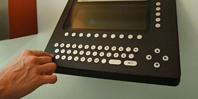 Ein elektronisches Telefonbuch. Der Bundesrat will eine nationale Adressdatenbank erstellen. (Symbolbild) Adressdatendienst Bundesrat