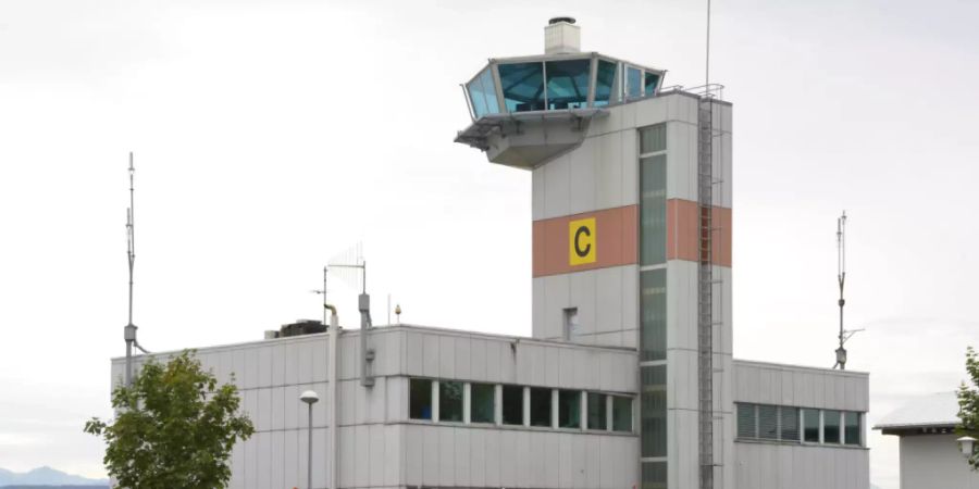 Auf dem Flugplatz Payerne VD ist in der Nacht auf Mittwoch ausnahmsweise ein Spezialflugzeug aus Spanien gelandet. An Bord hatte es ein Organ für eine wichtige Operation in einem Westschweizer Spital. (Archivbild)