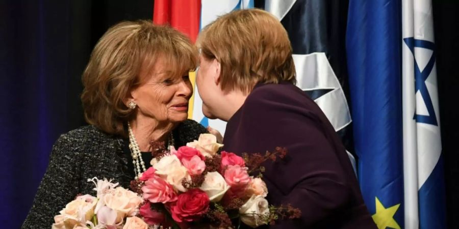 IKG-Präsidentin Charlotte Knobloch (l.) und Kanzlerin Angela Merkel