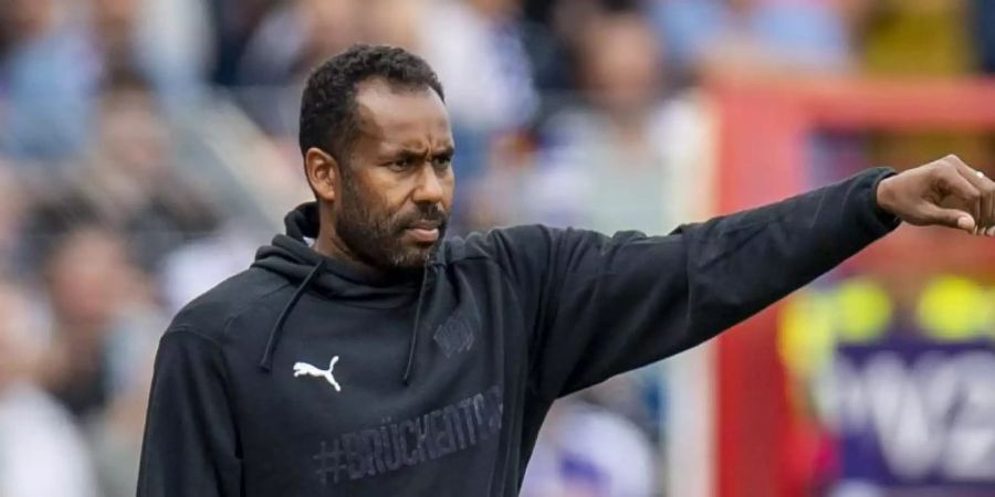 Steht beim VfL Osnabrück an der Seitenlinie: Trainer Daniel Thioune. Foto: David Inderlied/dpa