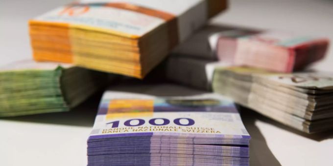 Die Zürcher Finanzkommission will beim Personal sparen. (Symbolbild) geld franken note