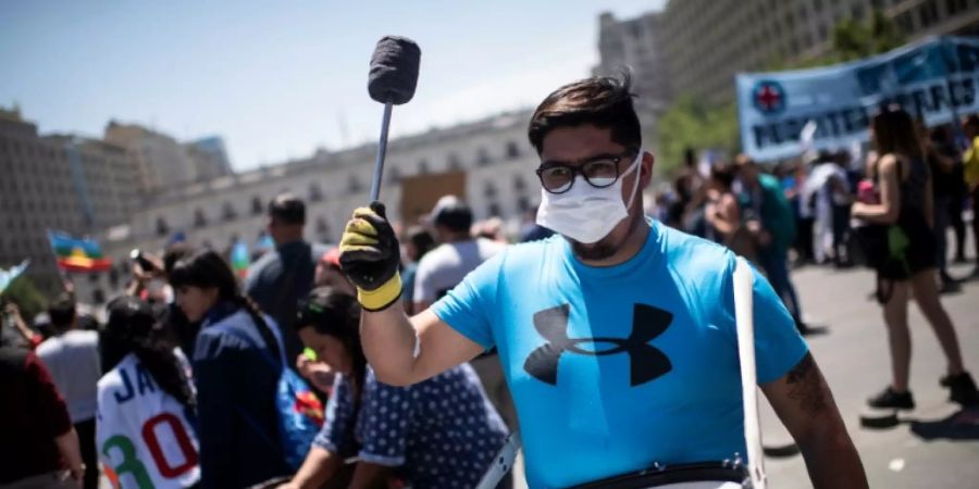 Regierungskritische Demonstranten in Santiago de Chile