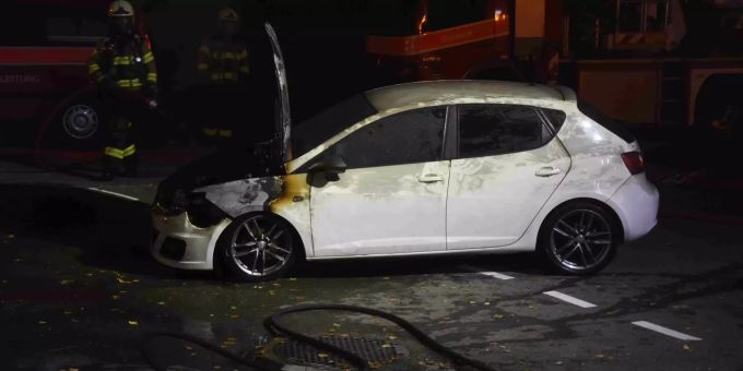 Ein Auto brannte in Goldach SG. Kapo St. Gallen
