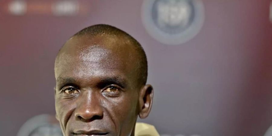 Will in Wien in die Marathon-Geschichtsbücher laufen: Eliud Kipchoge. Foto: Herbert Neubauer/APA/dpa