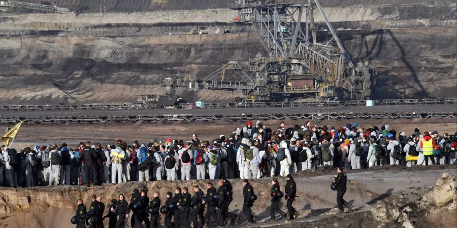 Umweltschutzaktivisten protestieren gegen die Klimapolitik