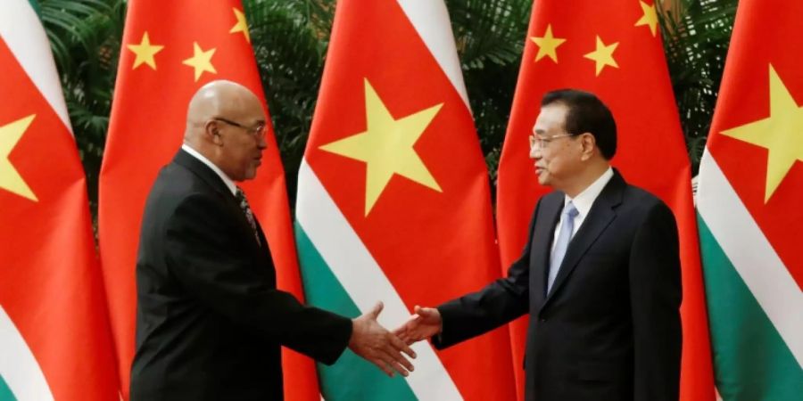 Desi Bouterse (l) mit Chinas Regierungschef Li Keqiang