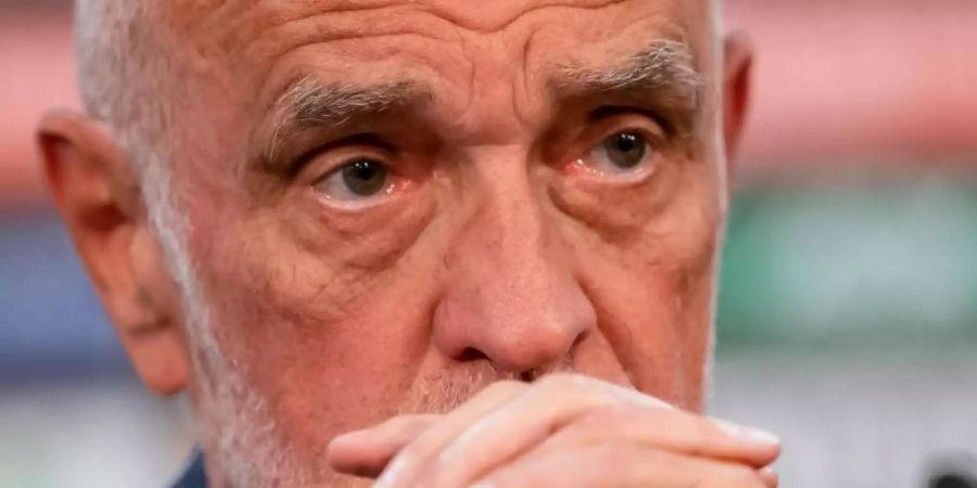 Martin Kind kann sich Neuzugänge für Hannover 96 vorstellen. Foto: Peter Steffen/dpa