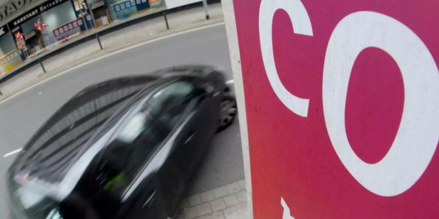 Es liegt auch am Verkehr: Die G20-Staaten verfehlen mit ihrer Klimaschutz-Politik einem Bericht zufolge das 1,5-Grad-Ziel. Foto: Julian Stratenschulte/dpa