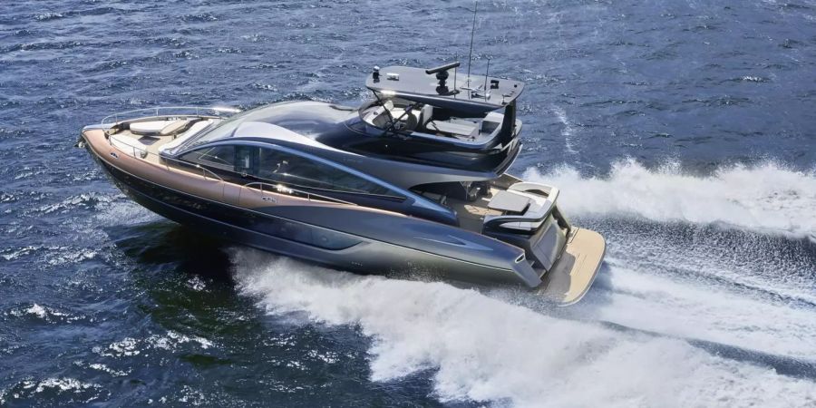 lexus jacht