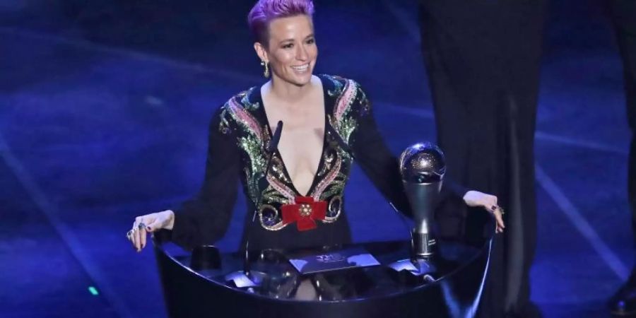 Nutzte die FIFA-Gala in Mailand für ihre Botschaft: Weltfussballerin Megan Rapinoe. Foto: Antonio Calanni/AP