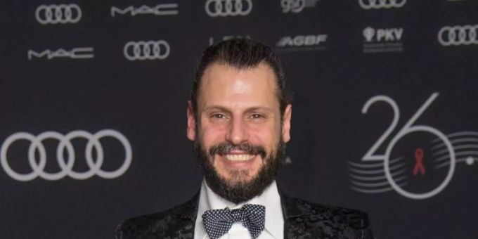 Schauspieler Manuel Cortez bei der Festlichen Operngala für die Deutsche Aids-Stiftung. Foto: Jörg Carstensen/dpa Schauspieler Manuel Cortez bei der Festlichen Operngala für die Deutsche Aids-Stiftung. Foto: Jörg Carstensen/dpa