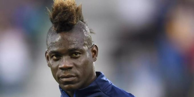 Brescia-Stürmer Balotelli ist im Auswärtsspiel bei Hellas Verona Opfer von rassistischen Rufen und Affenlauten geworden. Mario Balotelli