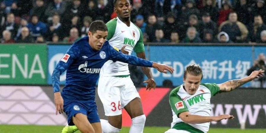 War erneut der Matchwinner beim FC Schalke 04: Amine Harit (l). Foto: Stefan Puchner/dpa