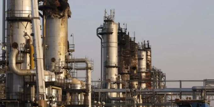 Eine Raffinierie des Ölkonzerns Saudi Aramco im saudi-arabischen Abkaik. Aramco