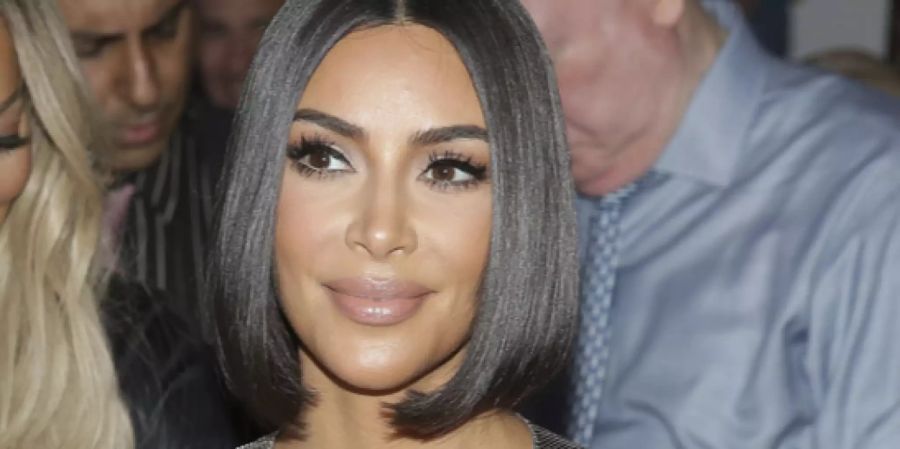 Kim Kardashian besucht Ellen DeGeneres Talkshow.