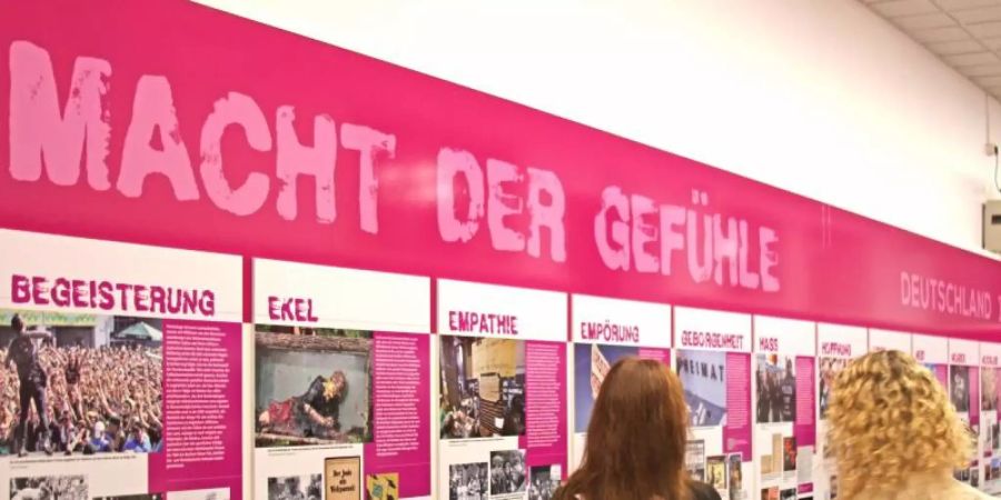 Das lettische Okkupationsmuseum zeigt die Ausstellung «Die Macht der Gefühle. Deutschland 19 | 19». Foto: Alexander Welscher/dpa