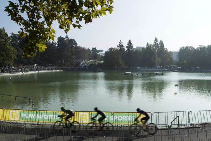 Auch dieses Jahr bietet der Radquer-Weltcup im Freibad Weyermannshaus in Bern ein Wochenende voller Aktivitäten und Attraktivitäten rund um den Radquersport. Radquer-Weltcup