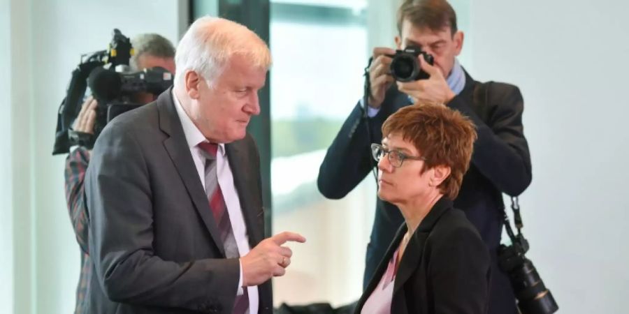 Seehofer mit Kramp-Karrenbauer