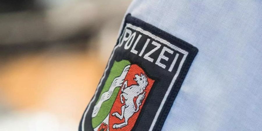 Die Polizei hat in Krefeld im Zusammenhang mit dem Missbrauchsfall von Bergisch Gladbach eine weitere Person festgenommen. Foto: Marcel Kusch/dpa/Archivbild