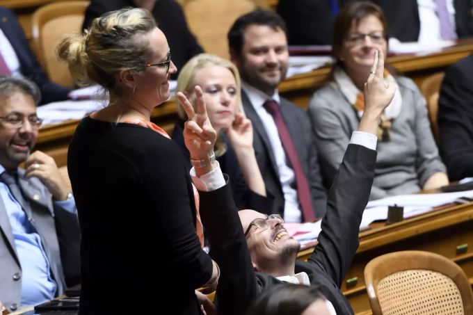 Balthasar Glättli (Grüne) freut sich über das Abstimmungsergebnis. balthasar glättli nationalrat lobbying