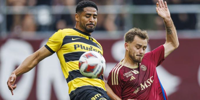 YB (hier mit Saidy Janko) wird weiterhin in Nike-Shirts auflaufen. YB