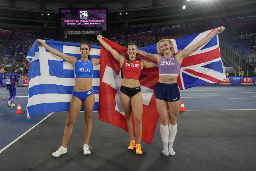 Angelica Moser triumphiert an der EM im Stabhochsprung. Aikaterini Stefanidi (l.) wird Zweite, Molly Caudery holt Bronze.