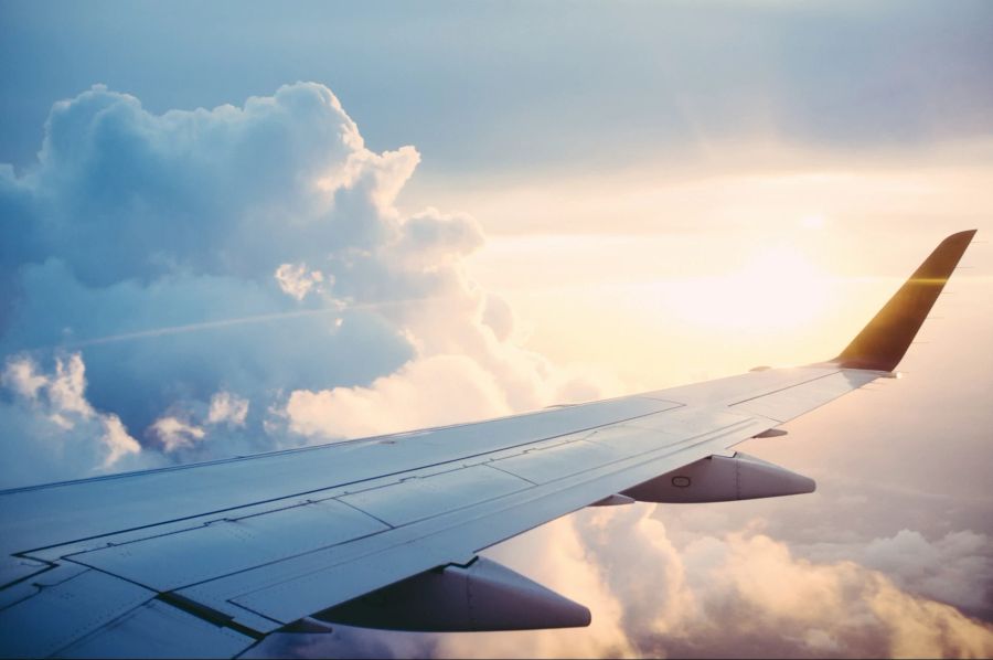 Beim Transportmittel ist den meisten Schweizern die Bequemlichkeit sehr wichtig: Die meisten fliegen oder fahren mit dem Auto in den Urlaub.